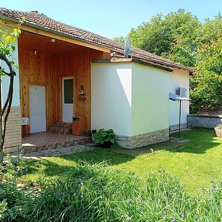 Divna Guest House Krushuna Dış mekan fotoğraf